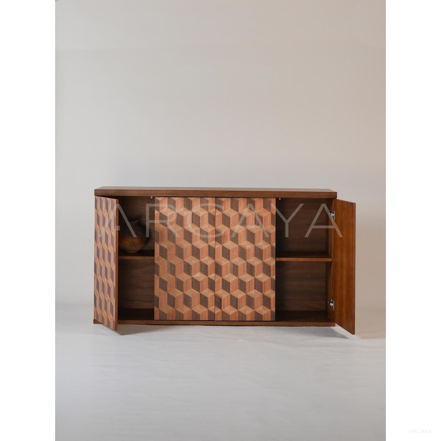 Suge Cabinet - scene