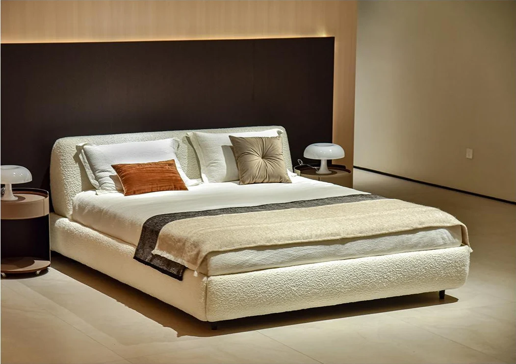 A00194 Bed in a finished interior.
