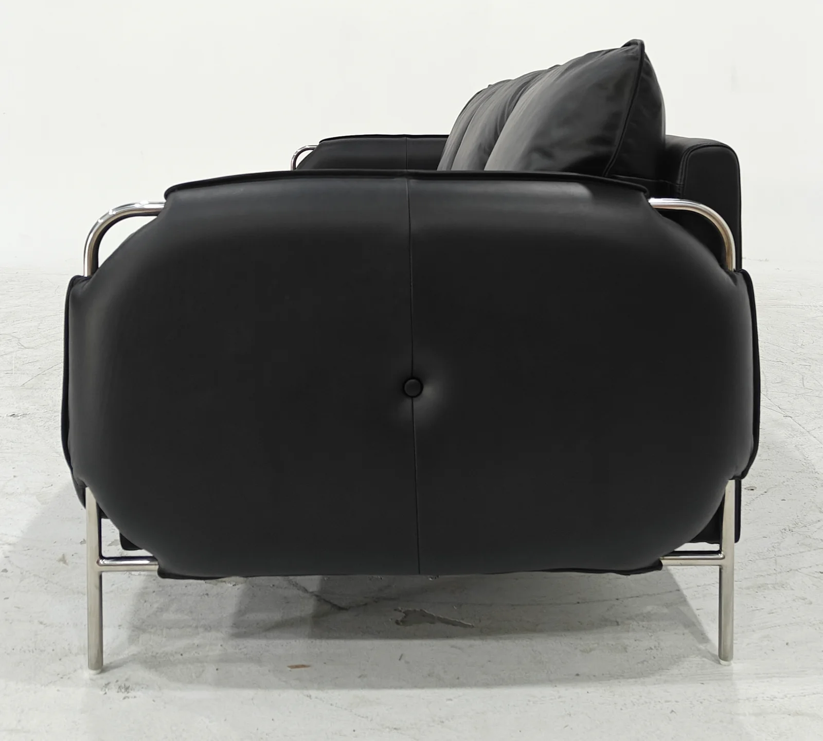 One silhouette. Your dimensions, comfort and finish.