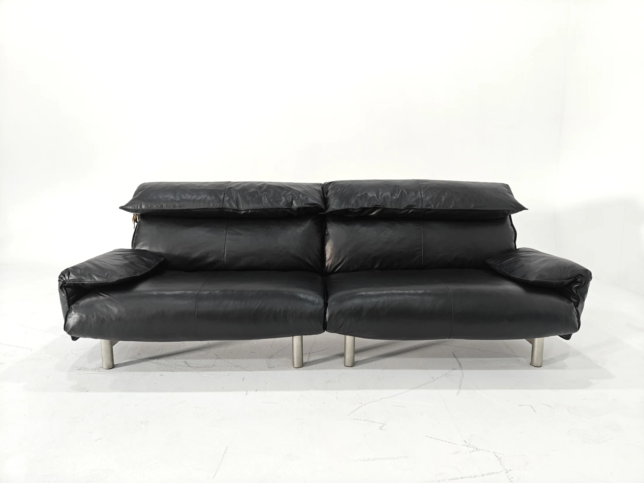 A00022 Sofa in a finished interior.