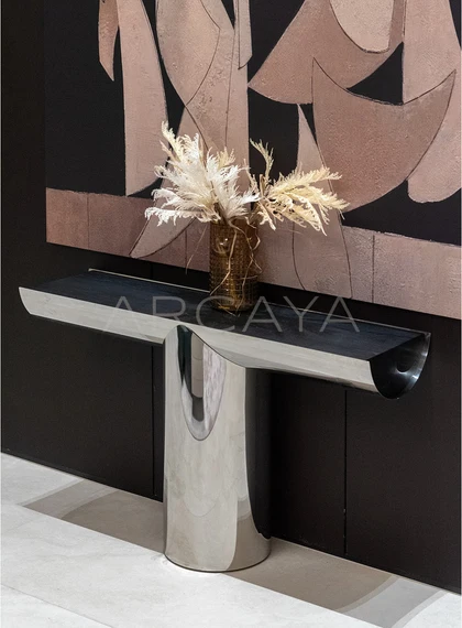 Luma Noir Cabinet - front view 02