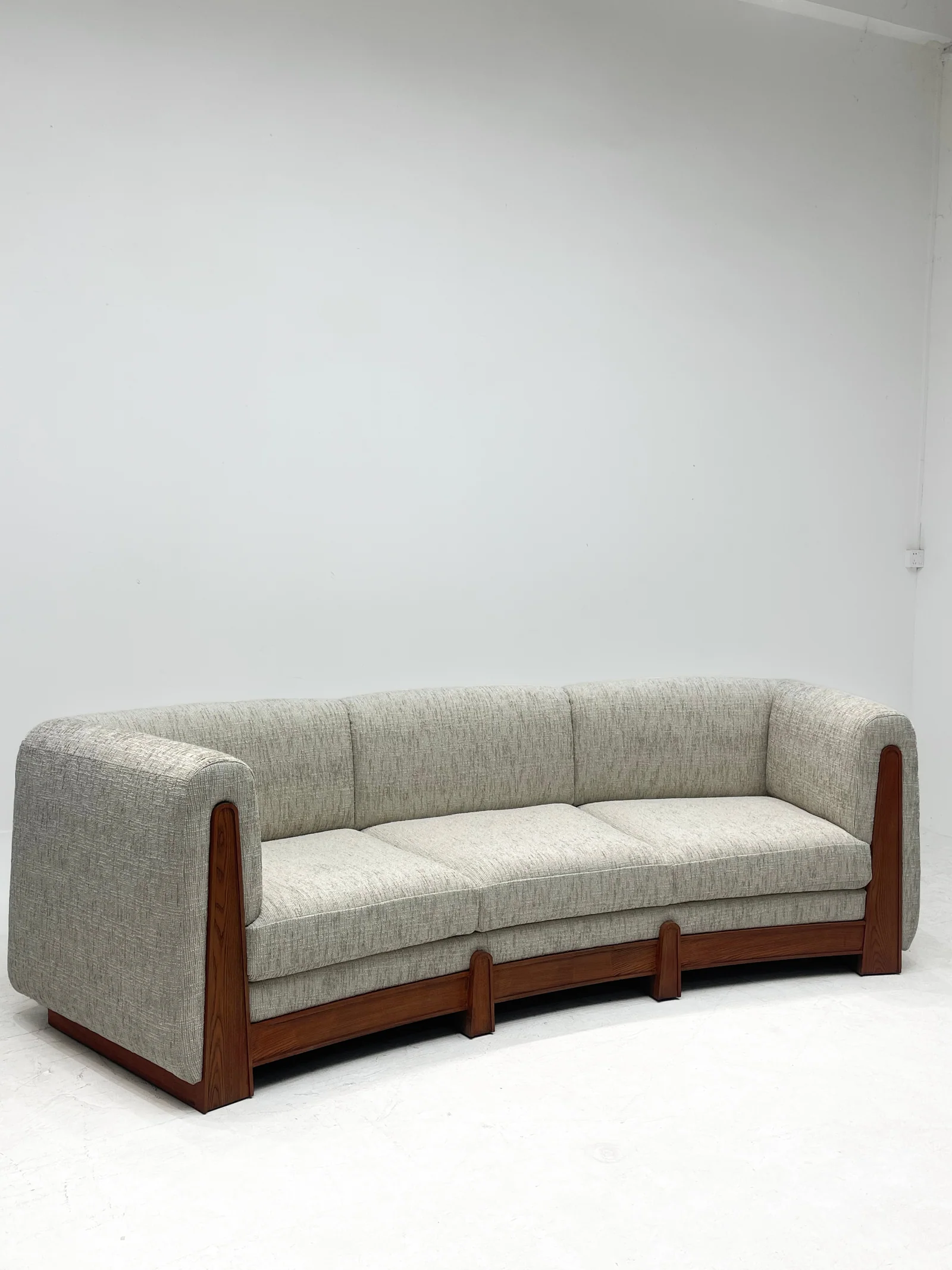 One silhouette. Your dimensions, comfort and finish.