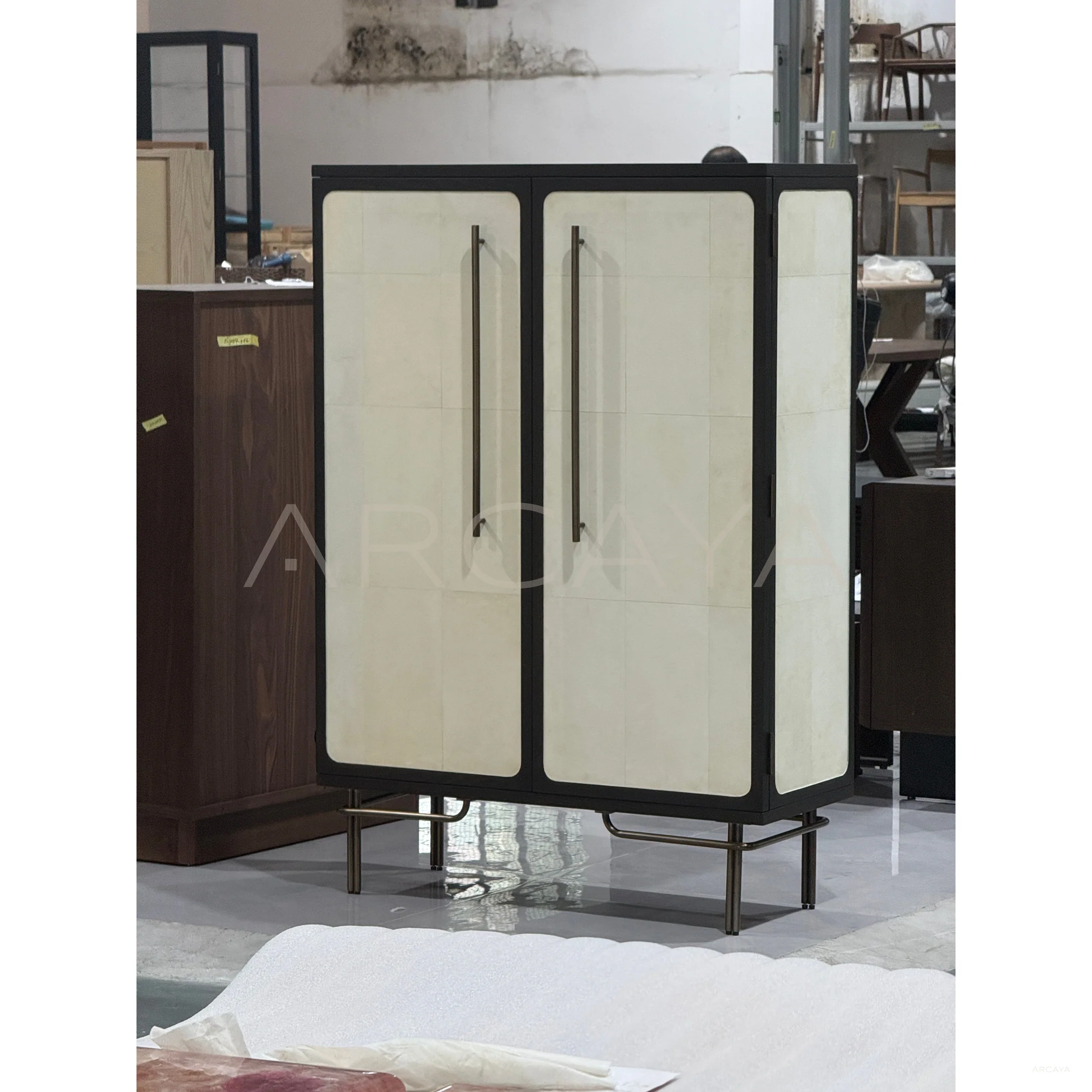 Italian Minimalist Mid Century Storage Cabinet in detail
