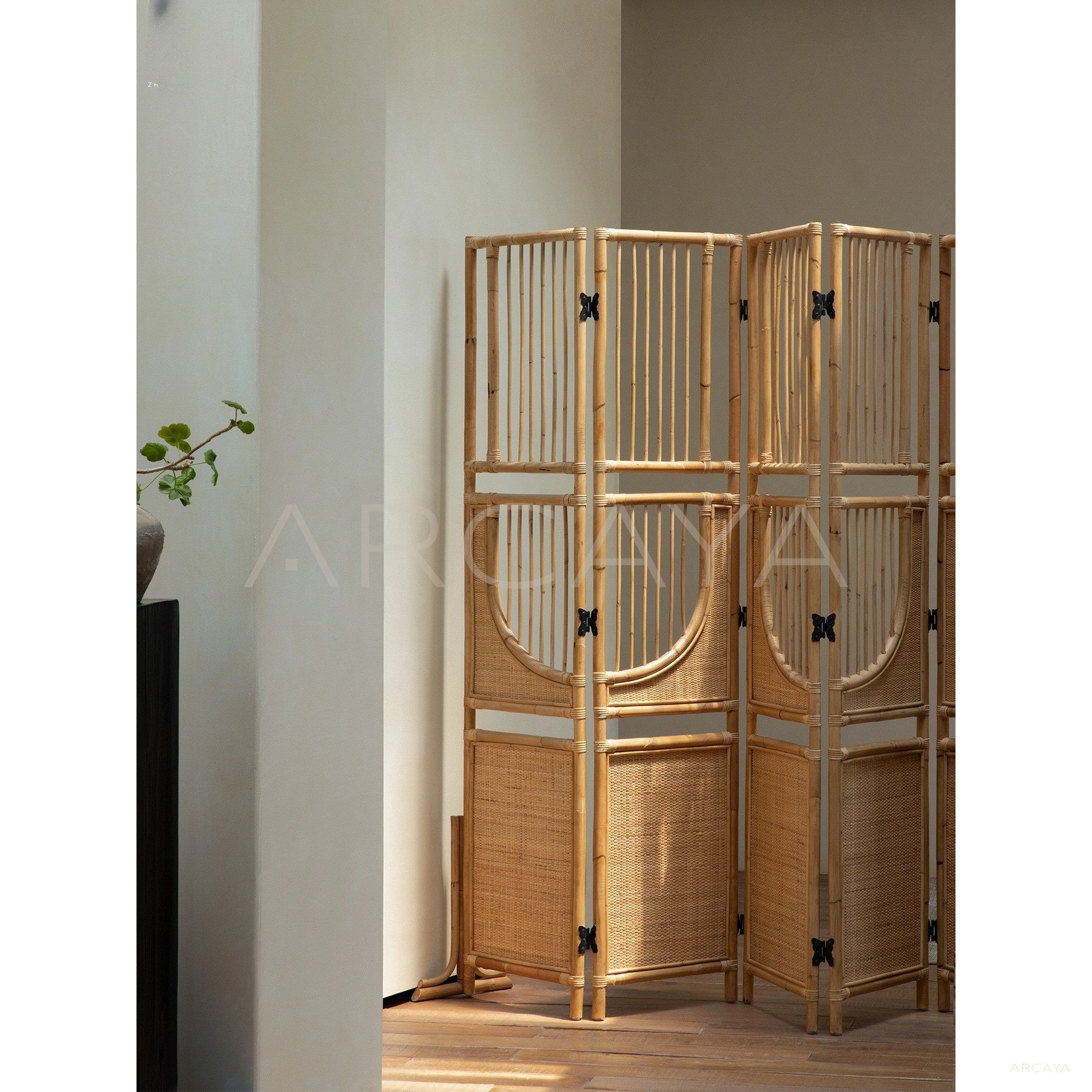 Long Summer Folding Screen - scene