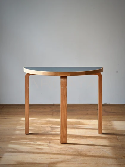 Glen Crest Dining Table — interior view 08