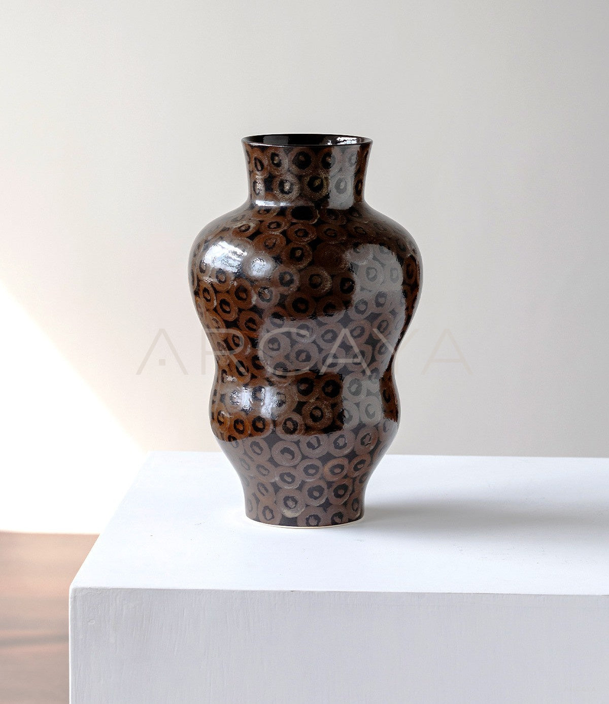 Handmade Ring Pattern Ceramic Vase - scene
