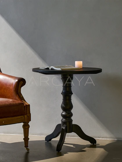 Riva Meadow Side Table - front view 04