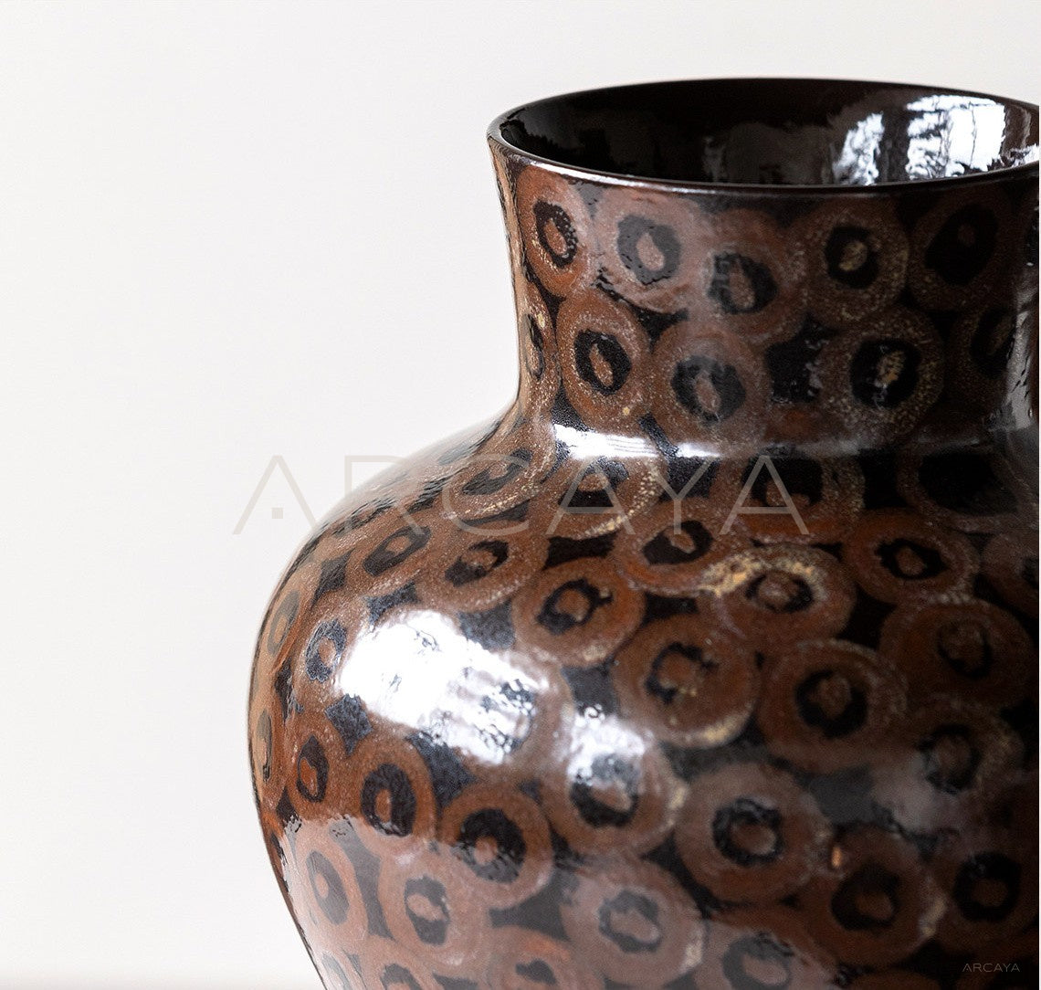Handmade Ring Pattern Ceramic Vase - scene