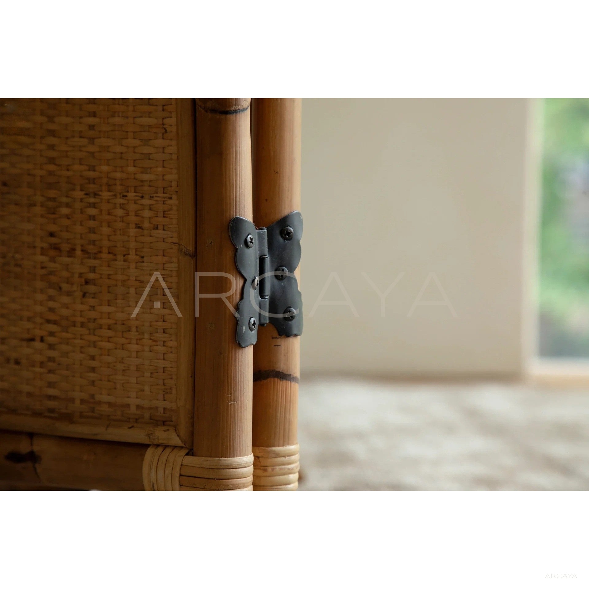 Long Summer Folding Screen - scene
