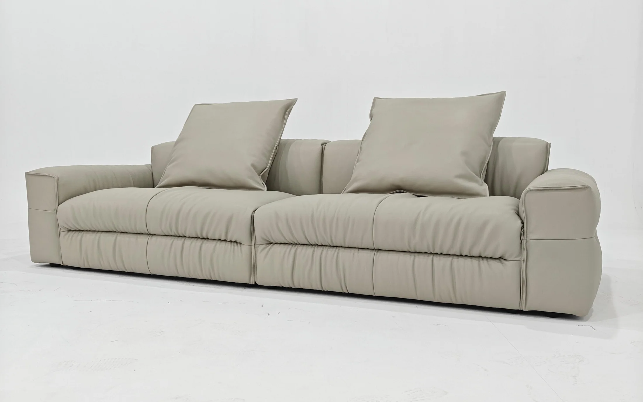 A00019 Sofa in a finished interior.