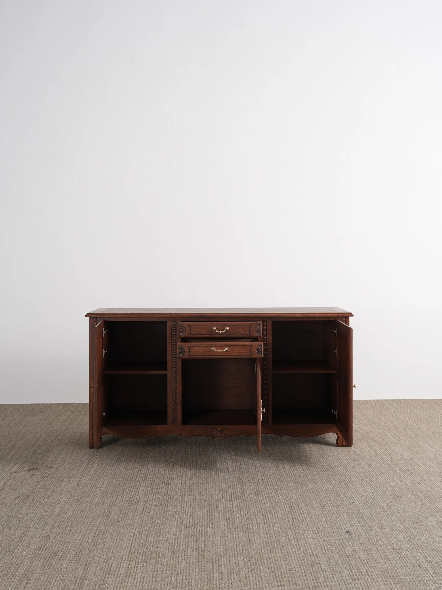 One silhouette. Your dimensions, comfort and finish.