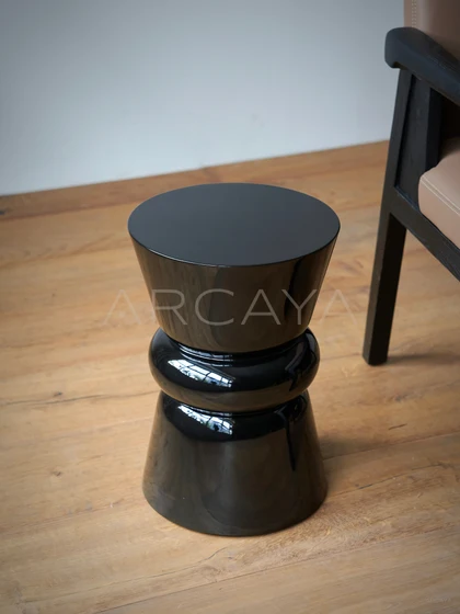 Luna Crest Side Table — interior view 06