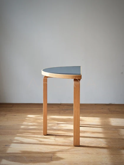 Glen Crest Dining Table — interior view 07