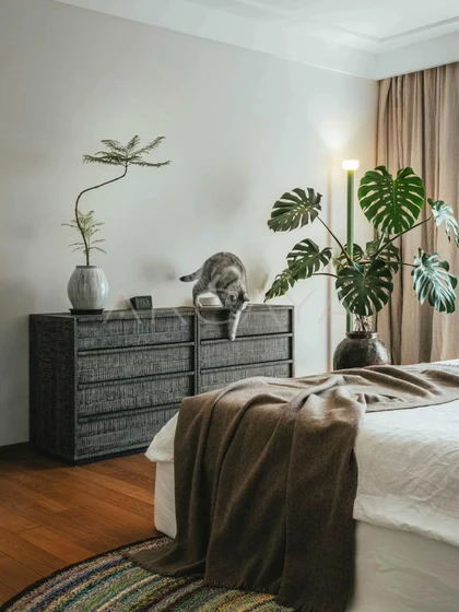 Calder Haven Dresser — interior view 08