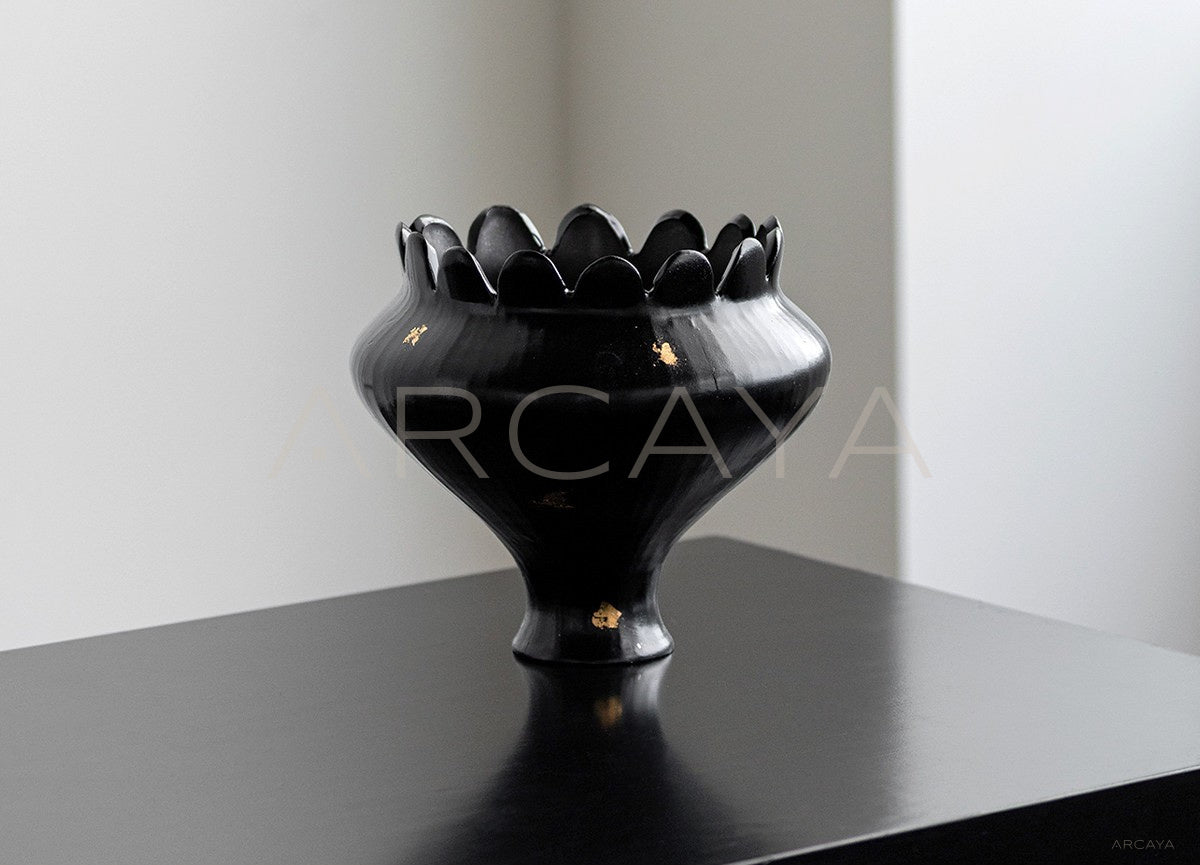 Dadan Black Flower Mouth Ceramic Vase - scene