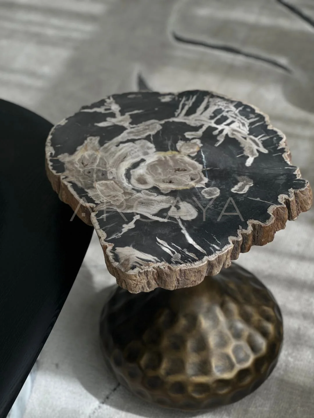 Pearl House Side Table — interior view 04