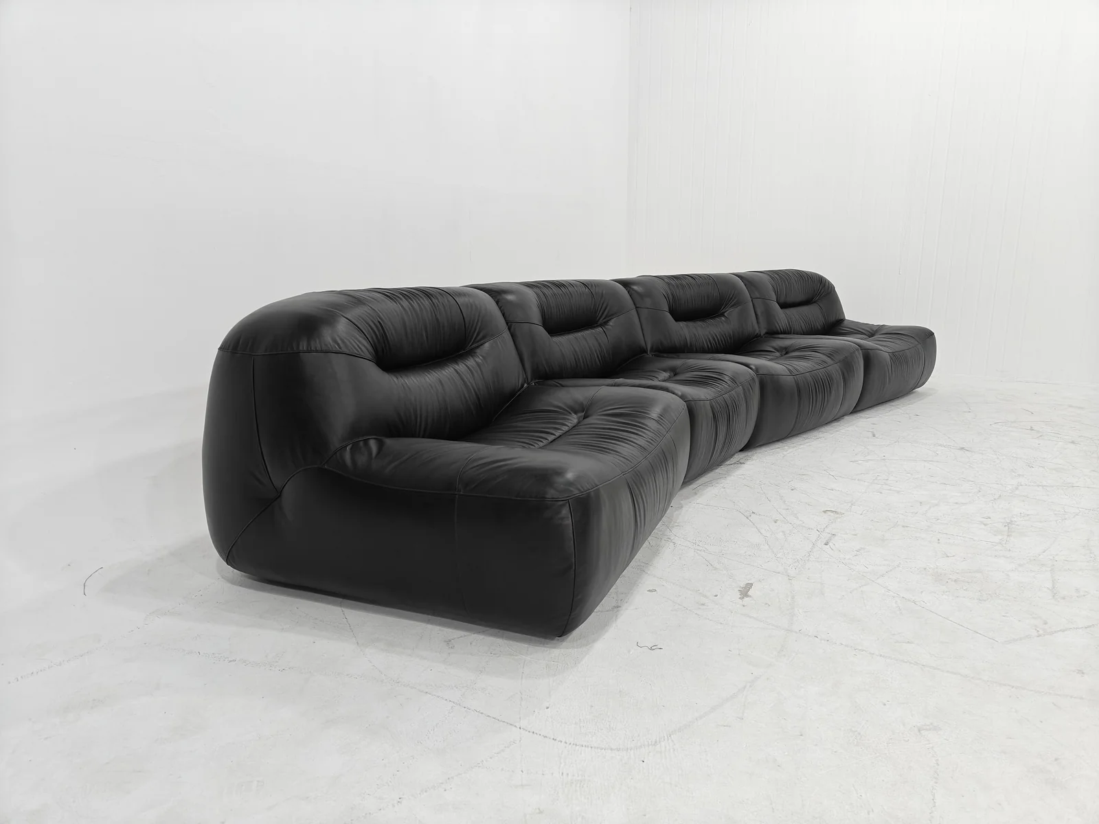 One silhouette. Your dimensions, comfort and finish.