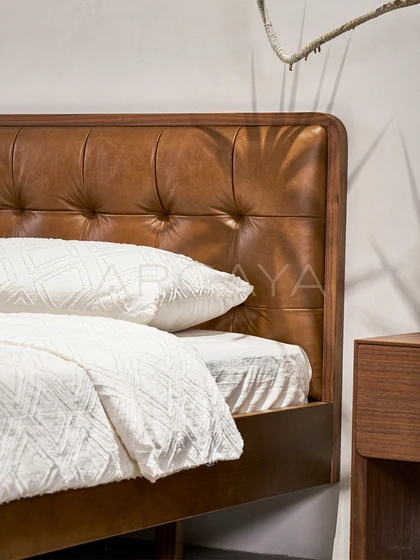Riva Blanc Bed - front view 08