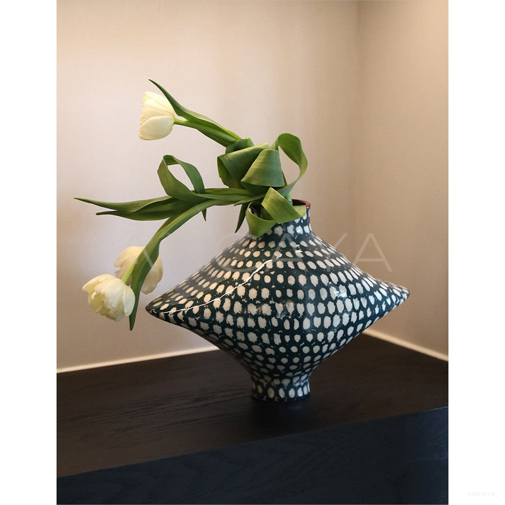 Dadan Geometric Diamond Ceramic Vase - scene