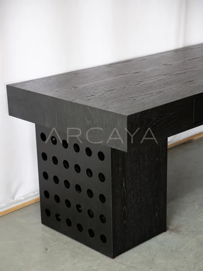 Haven Estate Dining Table - front view 06