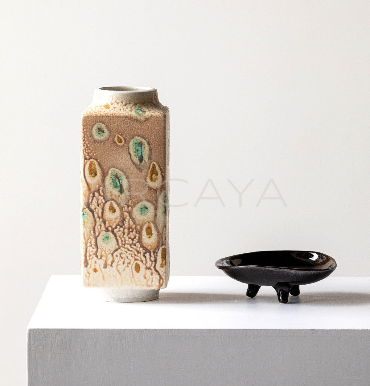 Vintage Kiln Glaze Speckled Ceramic Vase - scene