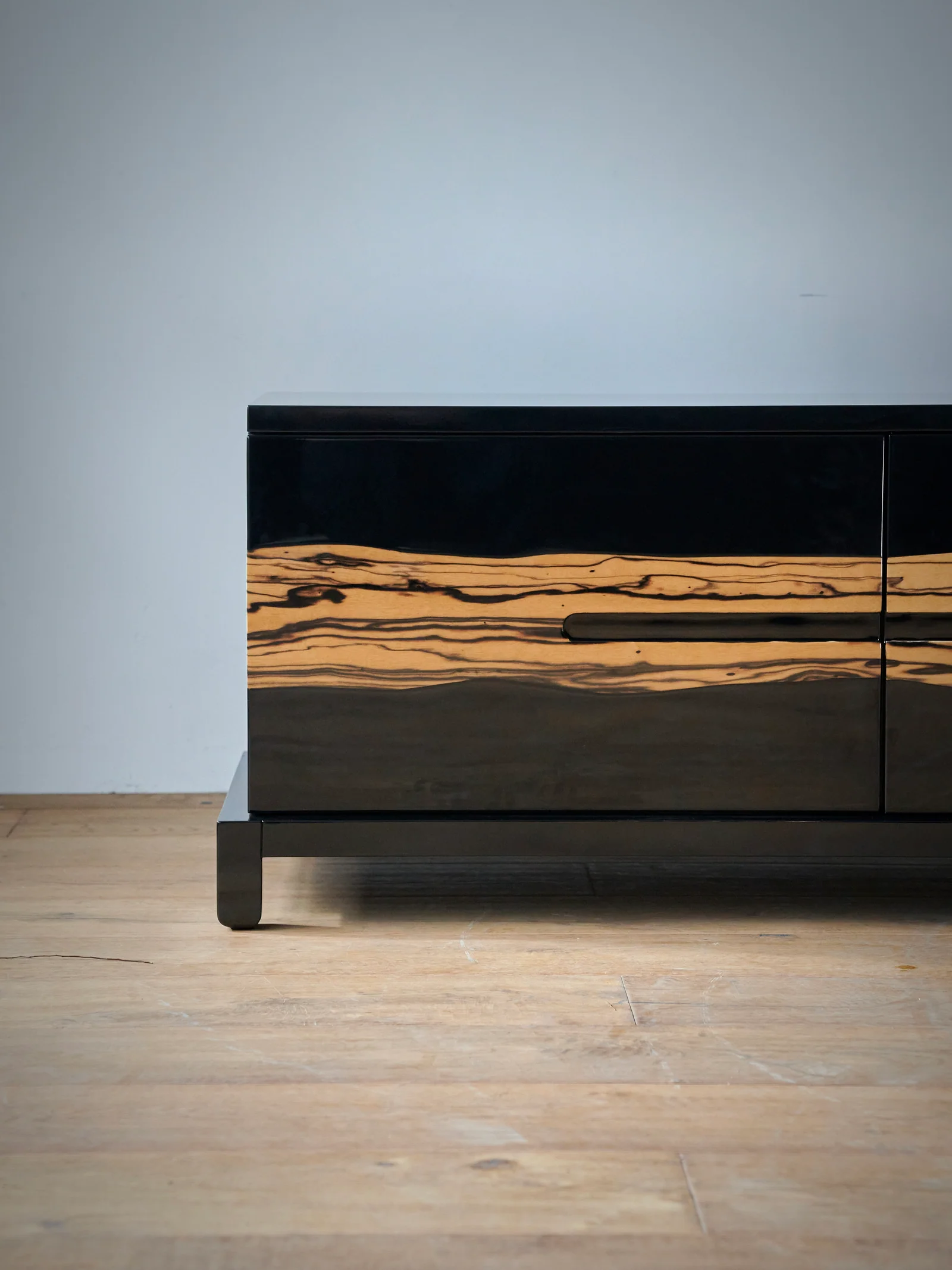 One silhouette. Your dimensions, comfort and finish.