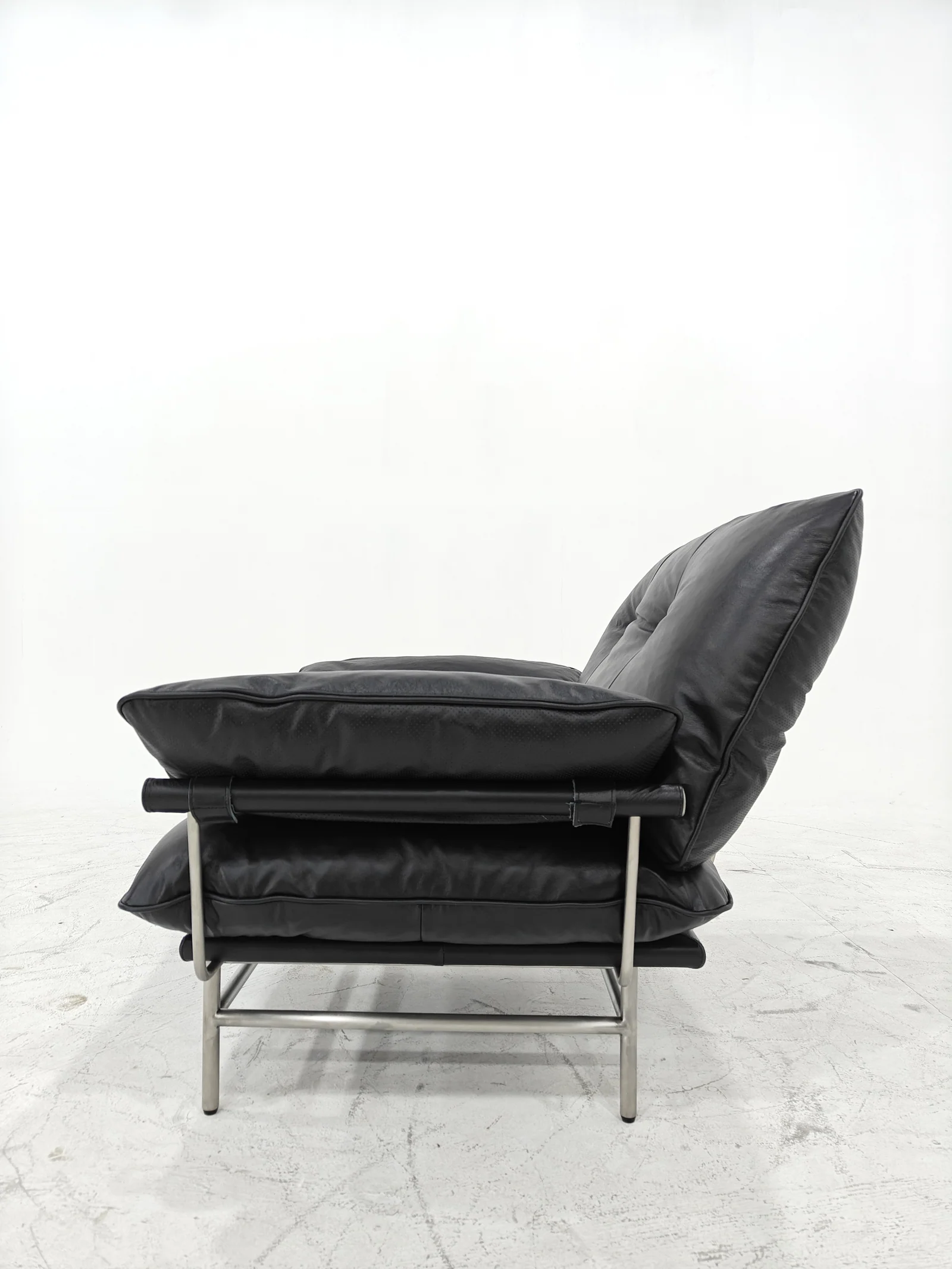 One silhouette. Your dimensions, comfort and finish.