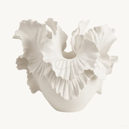 White Wavy Rim Vase — product view