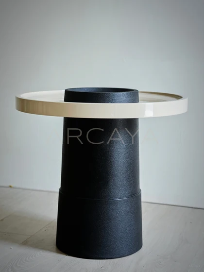 Marlow Crest Side Table — interior view 08