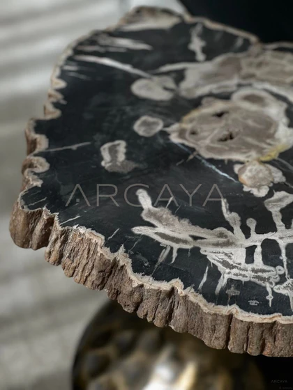 Pearl House Side Table — interior view 06