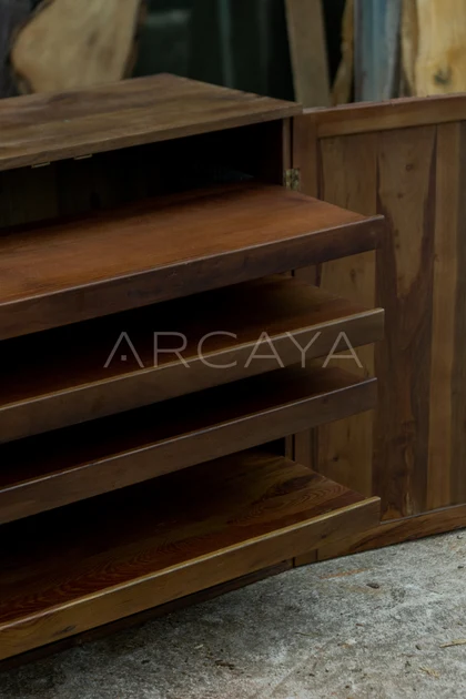 Vale Bay Cabinet — interior view 06