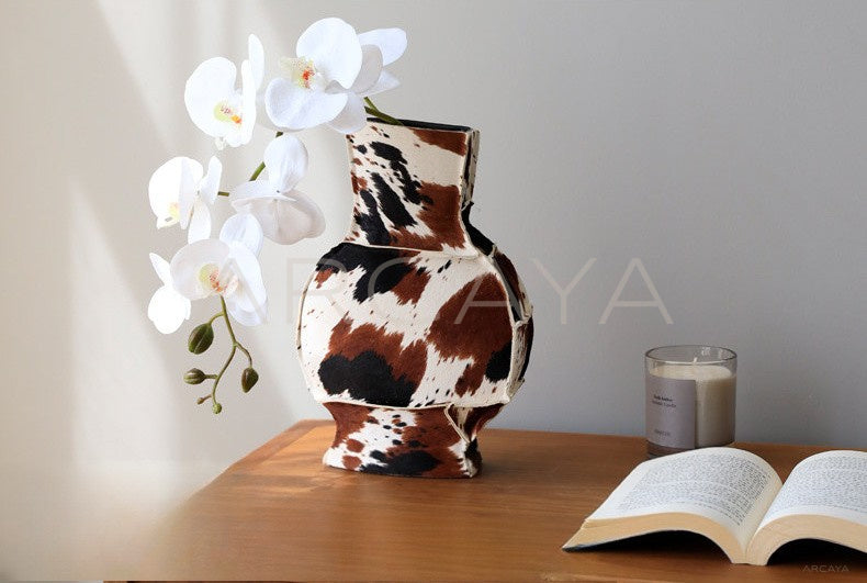 Horsehair Hide Ceramic Vase - scene