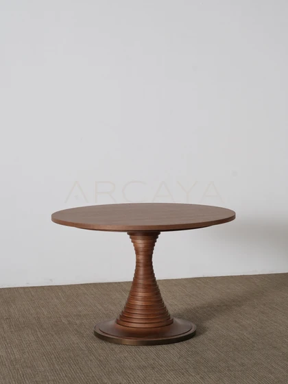 Enna Field Dining Table - front view 01