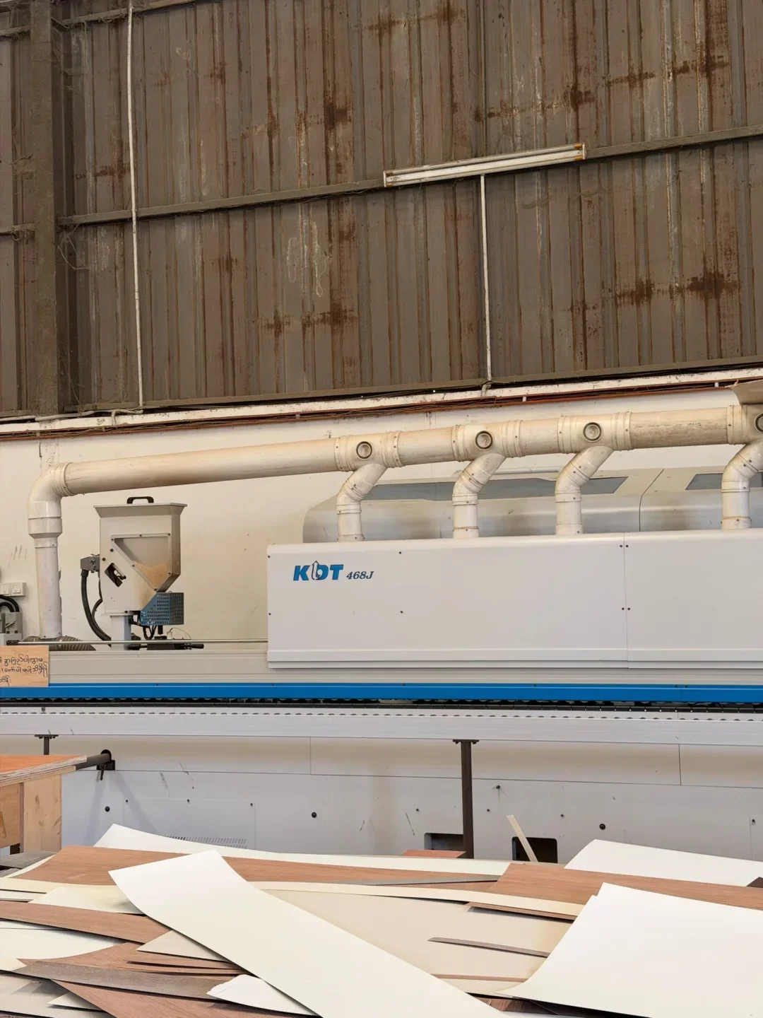 Edge banding machine used for cabinet board finishing