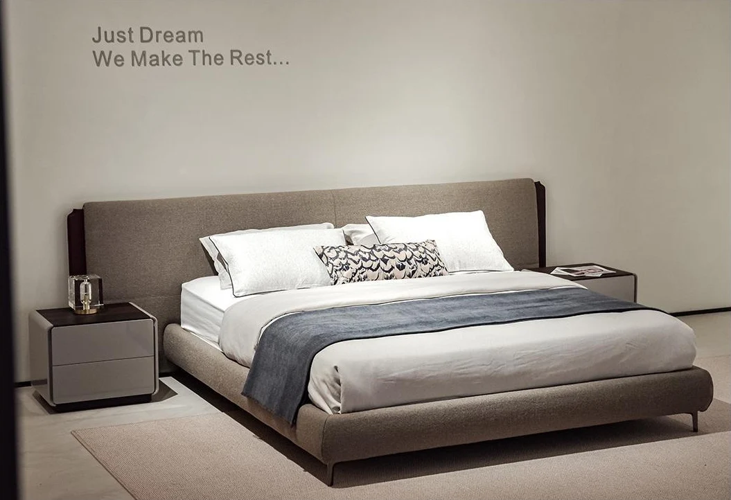 A00186 Bed in a finished interior.