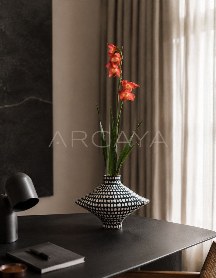 Dadan Hand Painted Checkered Vase Bedroom - scene