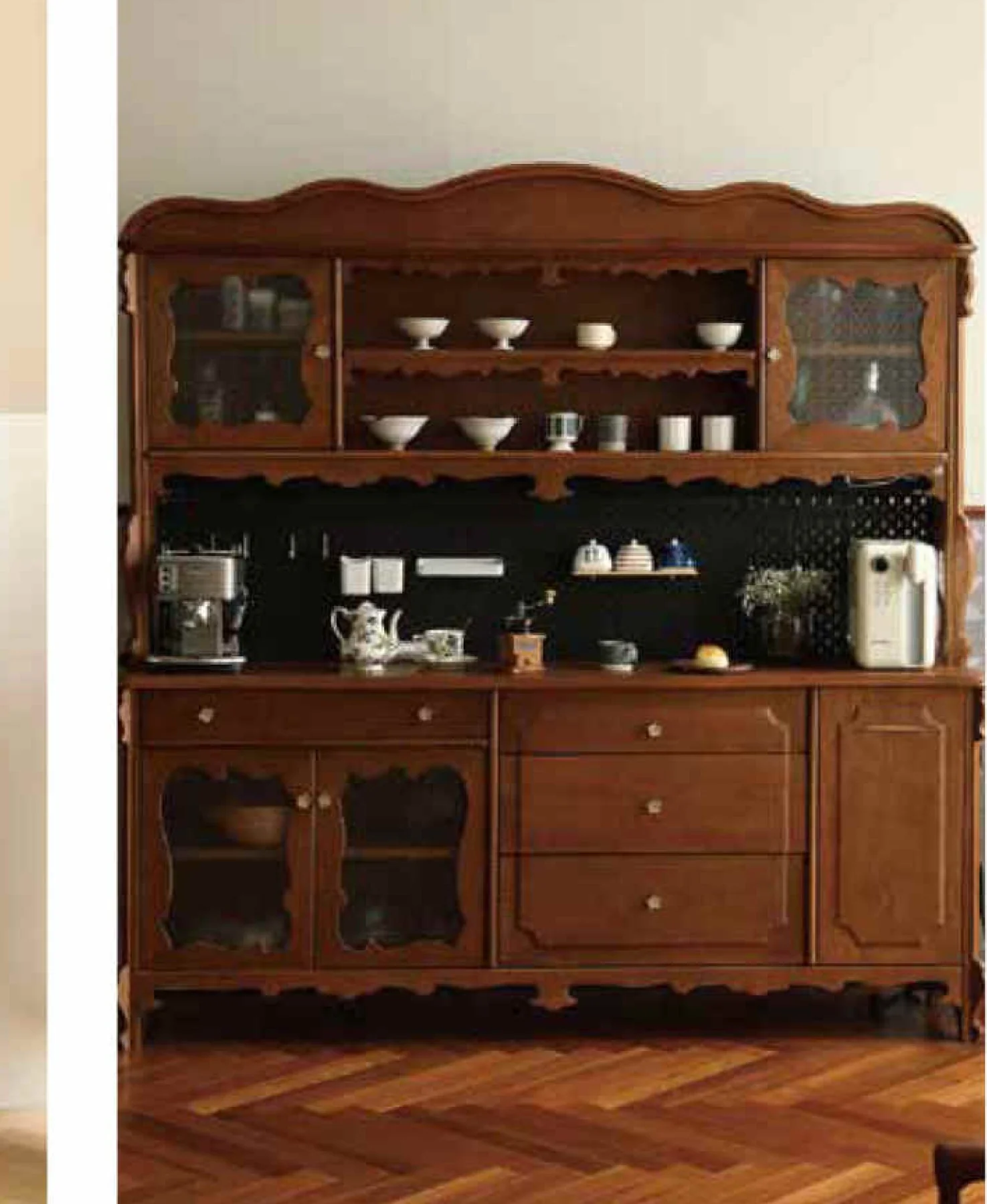Atubi Cabinet ATKCBG004 in a finished interior.