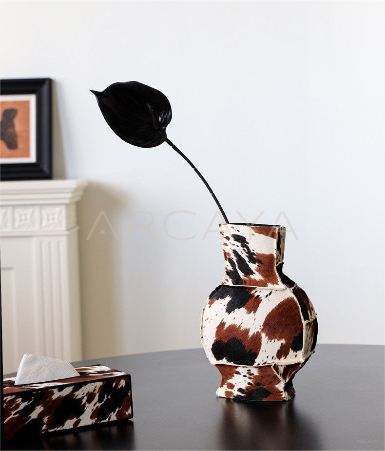 Horsehair Hide Ceramic Vase - scene