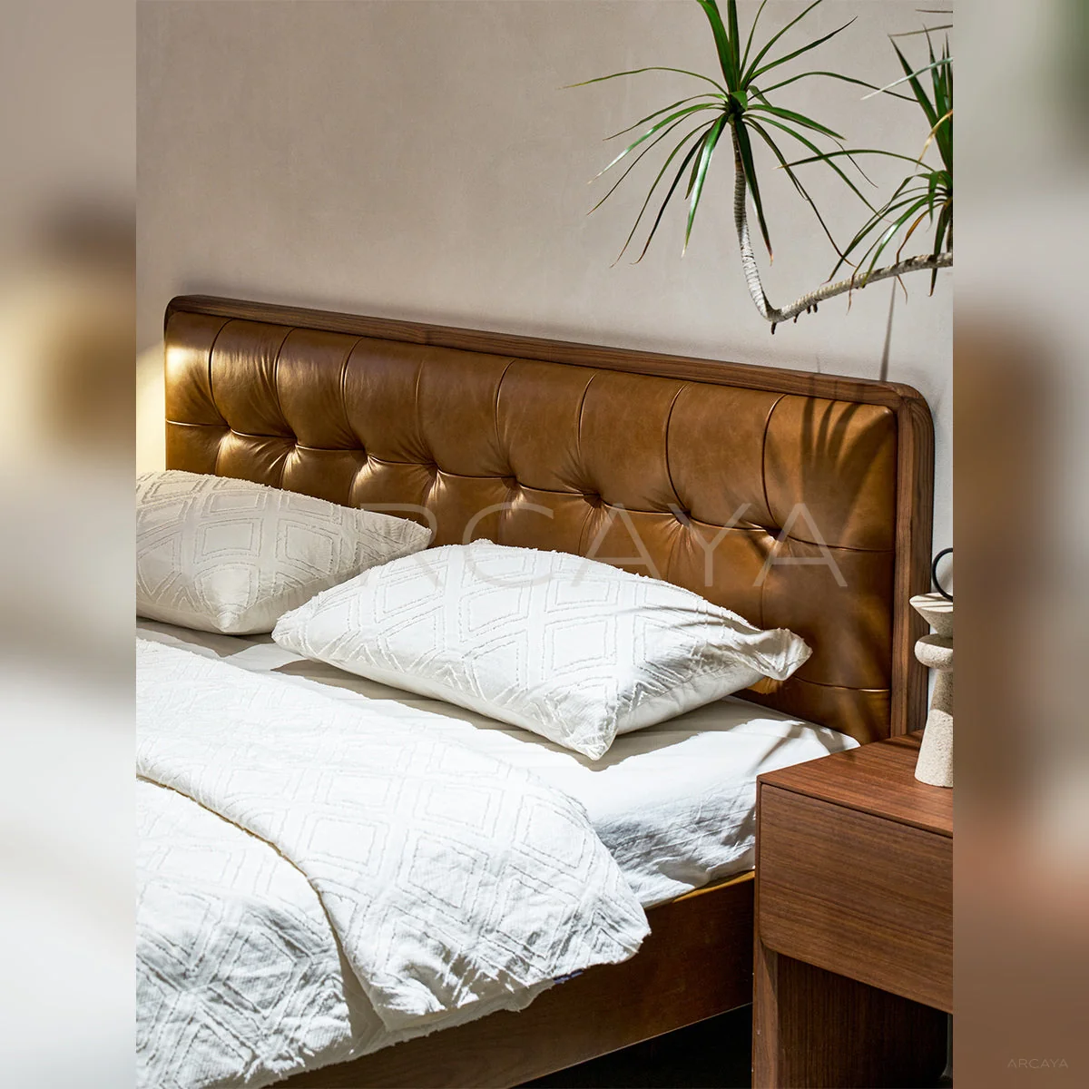 Riva Blanc Bed - front view 01
