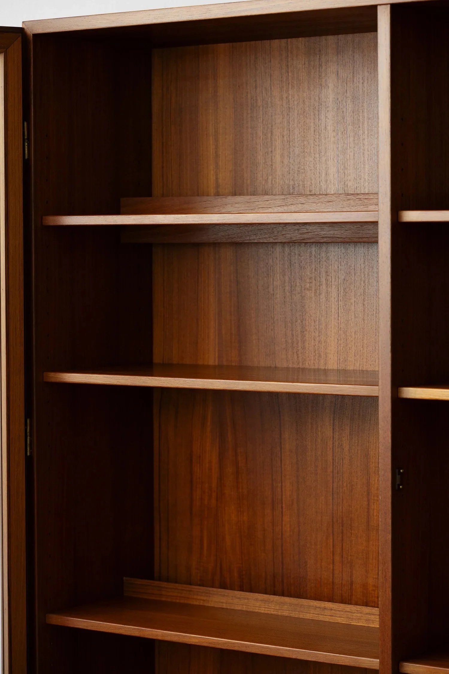 One silhouette. Your dimensions, comfort and finish.