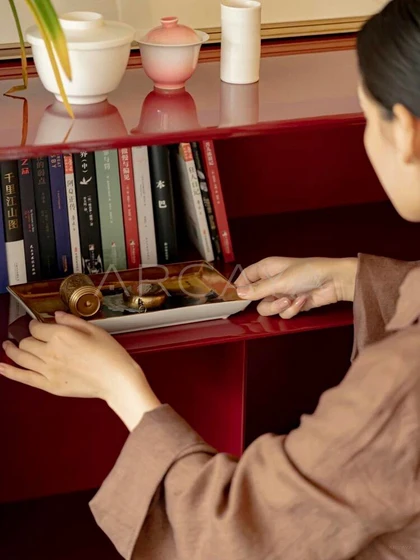 Reed Form Bookcase — interior view 04
