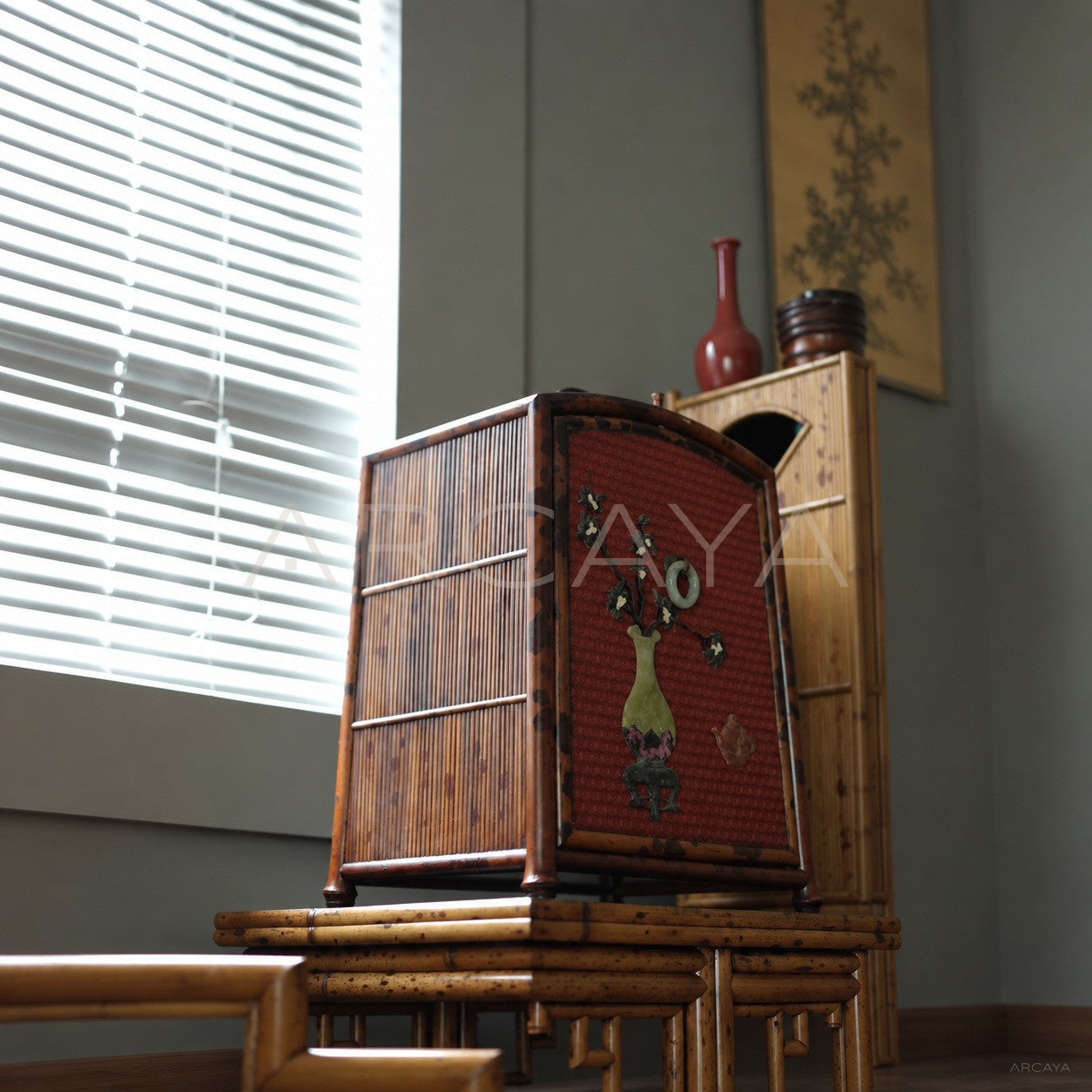 Red Top Vase Pattern Small Cabinet