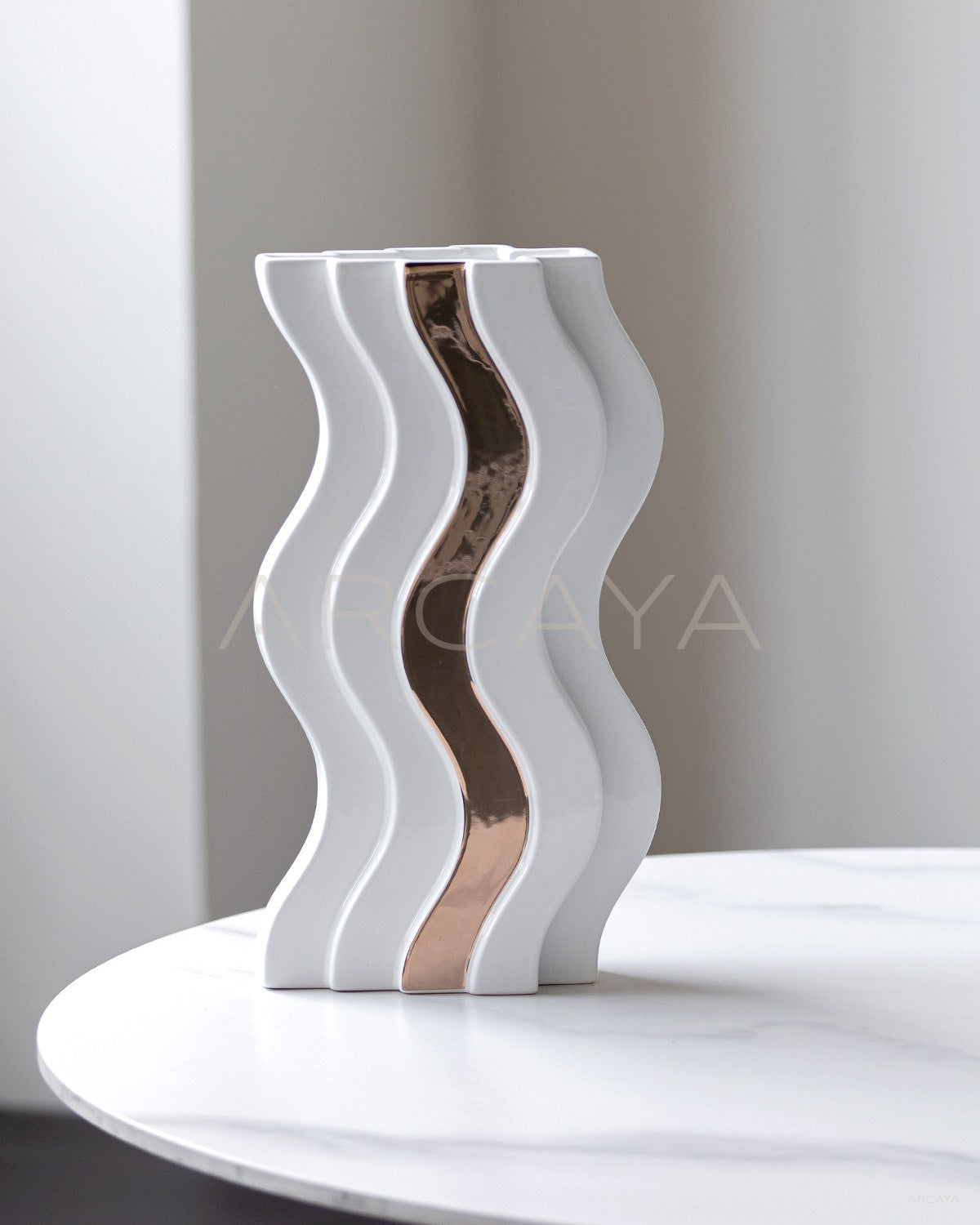 Wave Gilded Ceramic Vase - scene