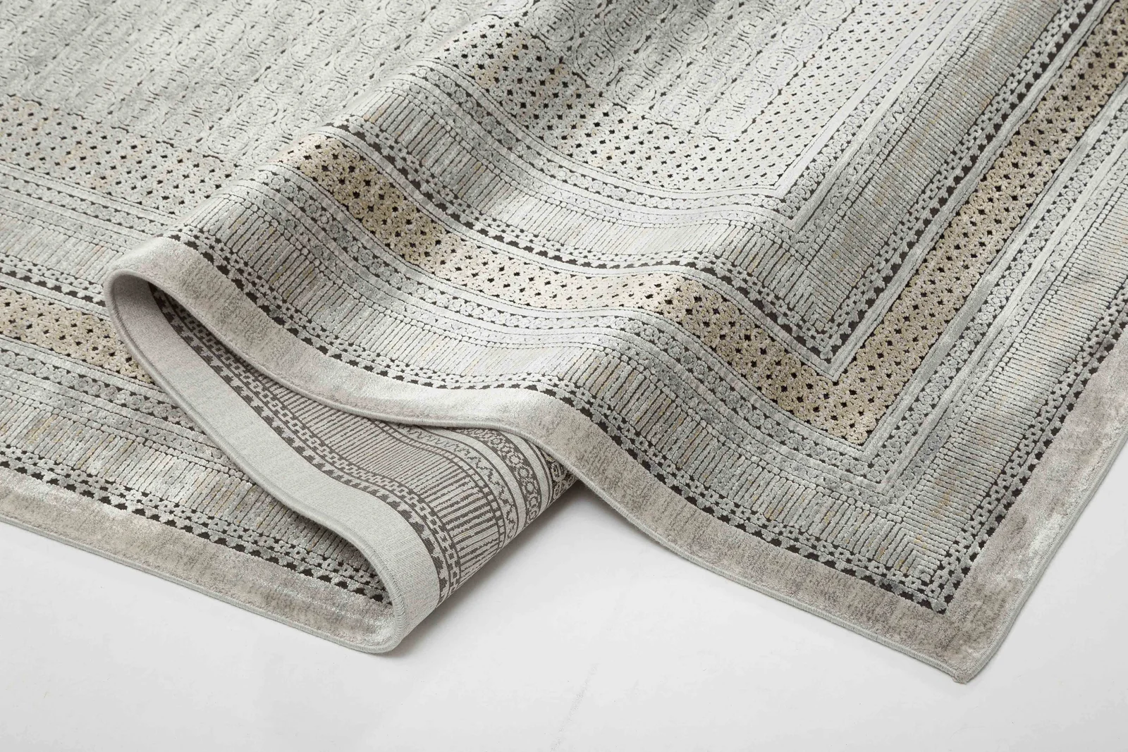 One silhouette. Your dimensions, comfort and finish.