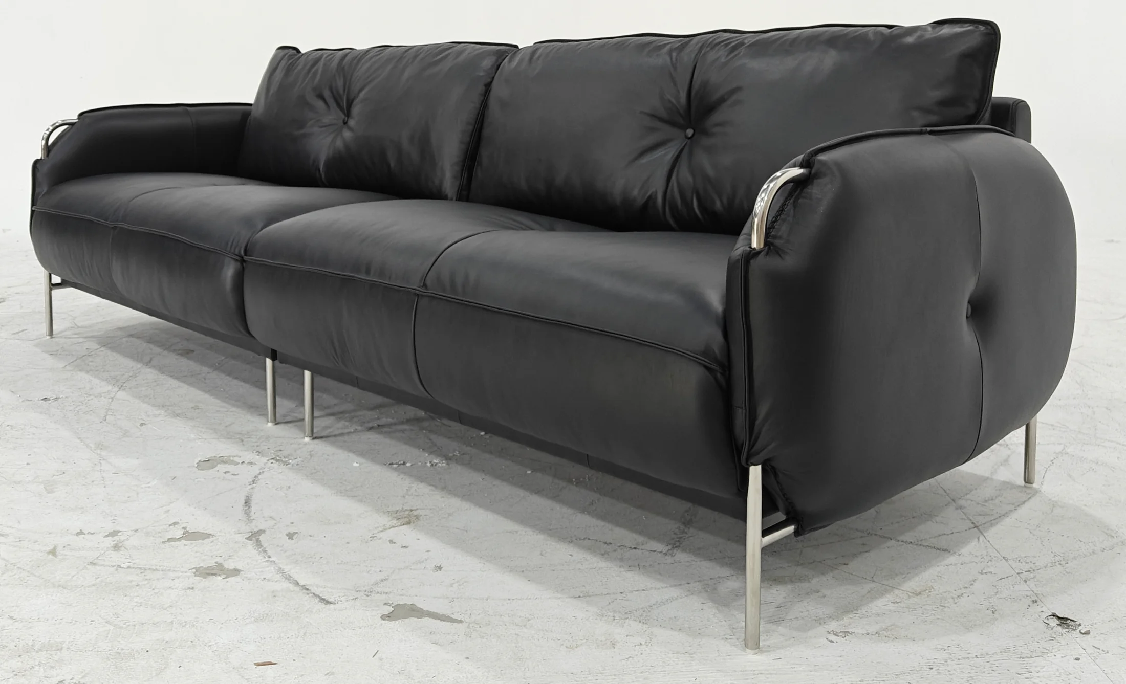 A00016 Sofa in a finished interior.