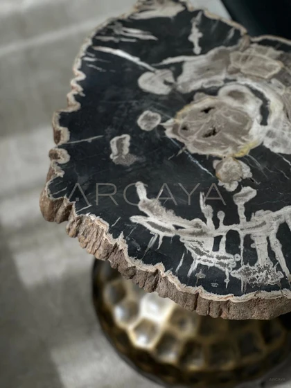 Pearl House Side Table — interior view 07