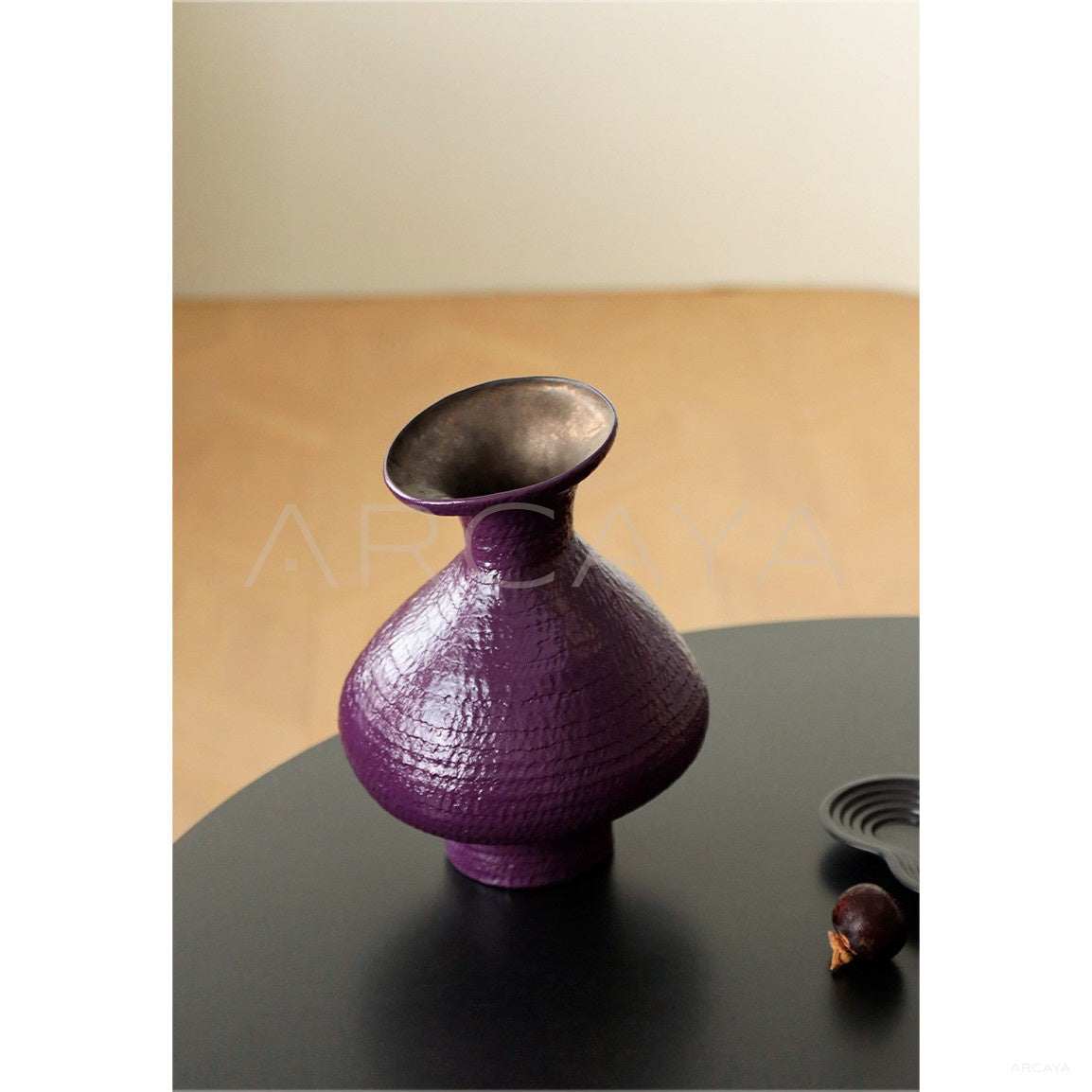 Dadan Vintage Jingdezhen Designer Vase - scene