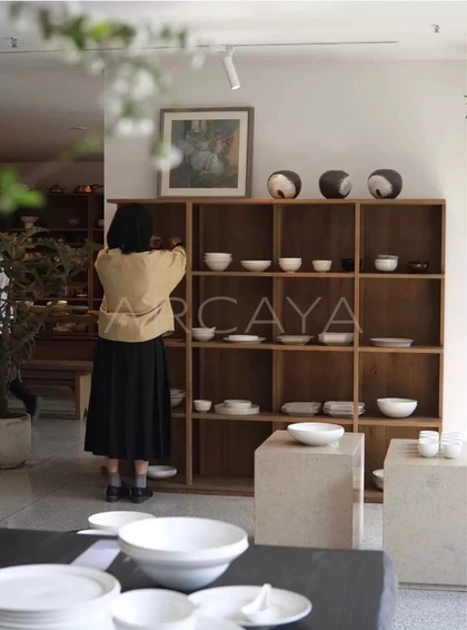 Linden Grove Cabinet — interior view 17