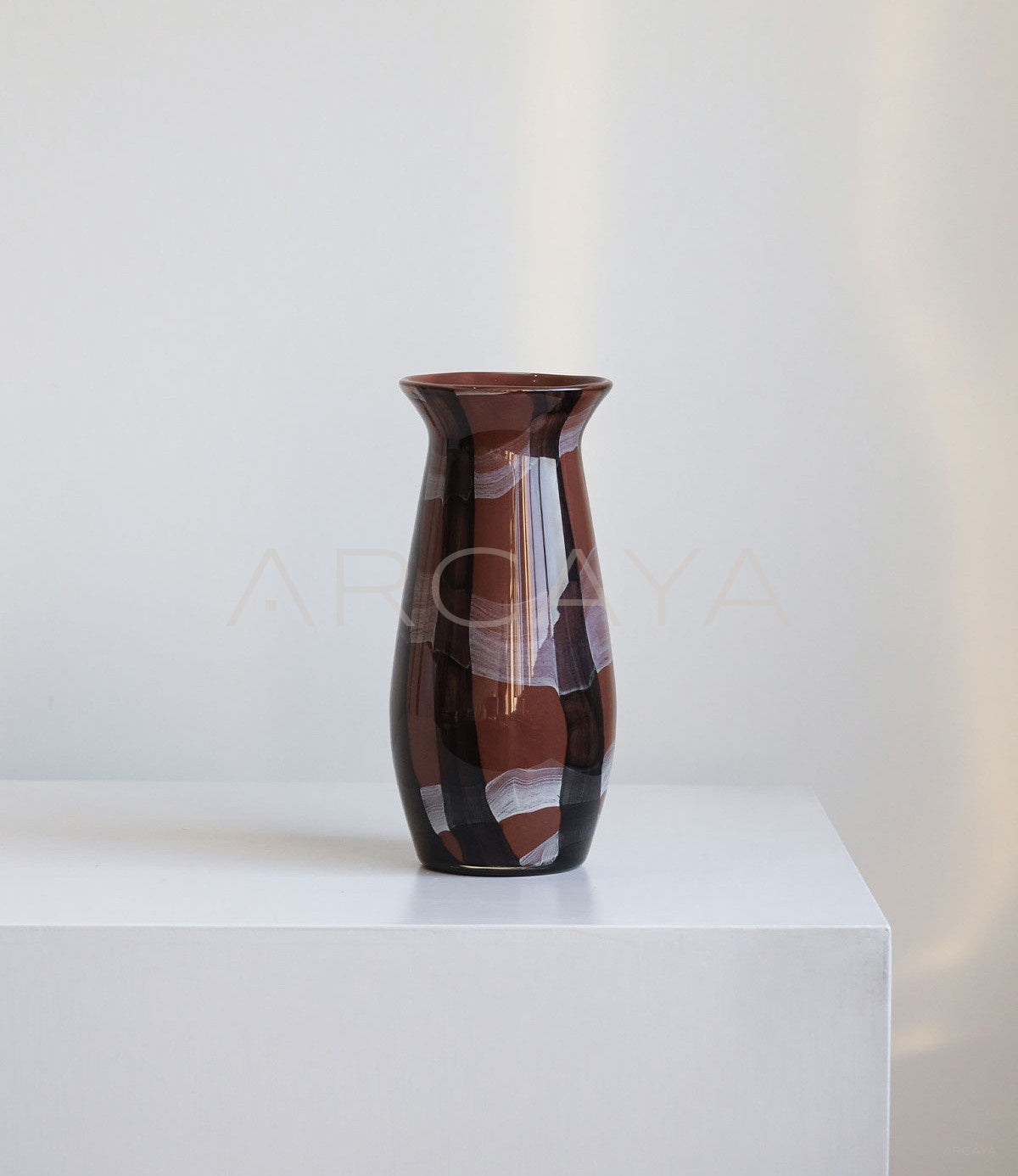 Mid Century Glass Vase Entryway - scene